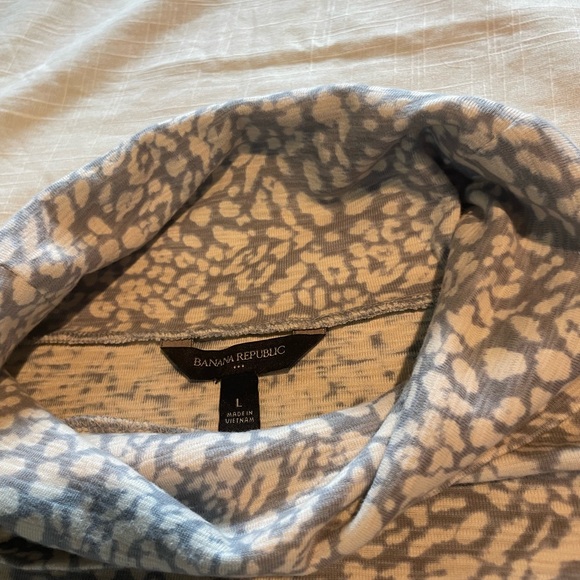Banana Republic Neutral Leopard Print Turtleneck Sweater - Picture 2 of 5